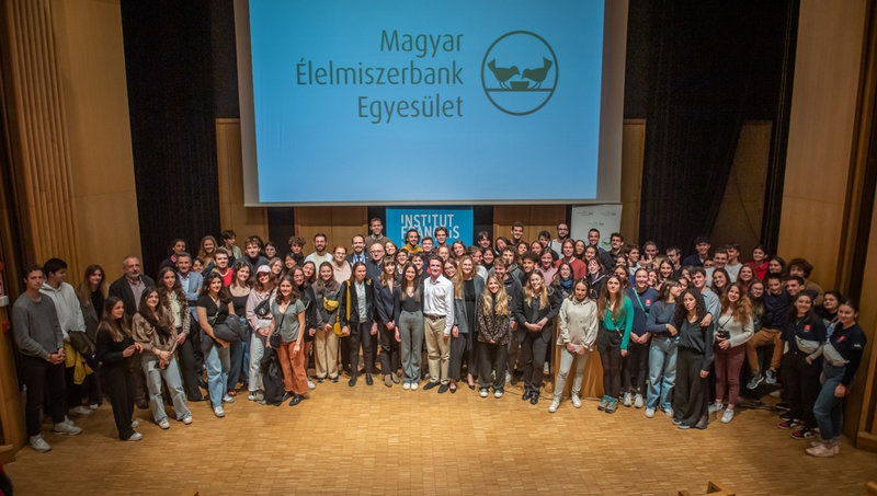 Autóstoppal az éhezés ellen